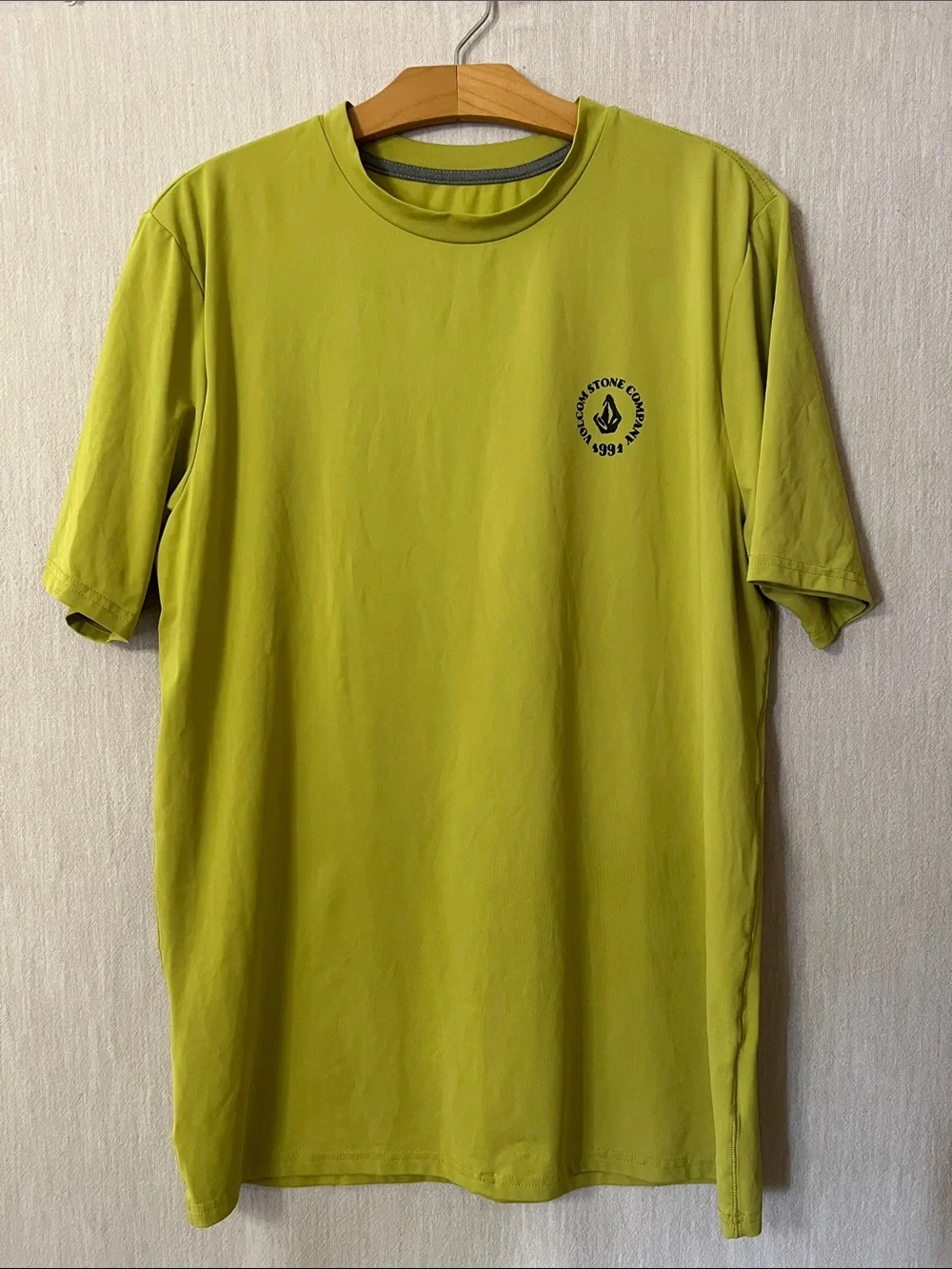 Men’s Volcom Anti-UV Rashguard - Picture 1 of 6